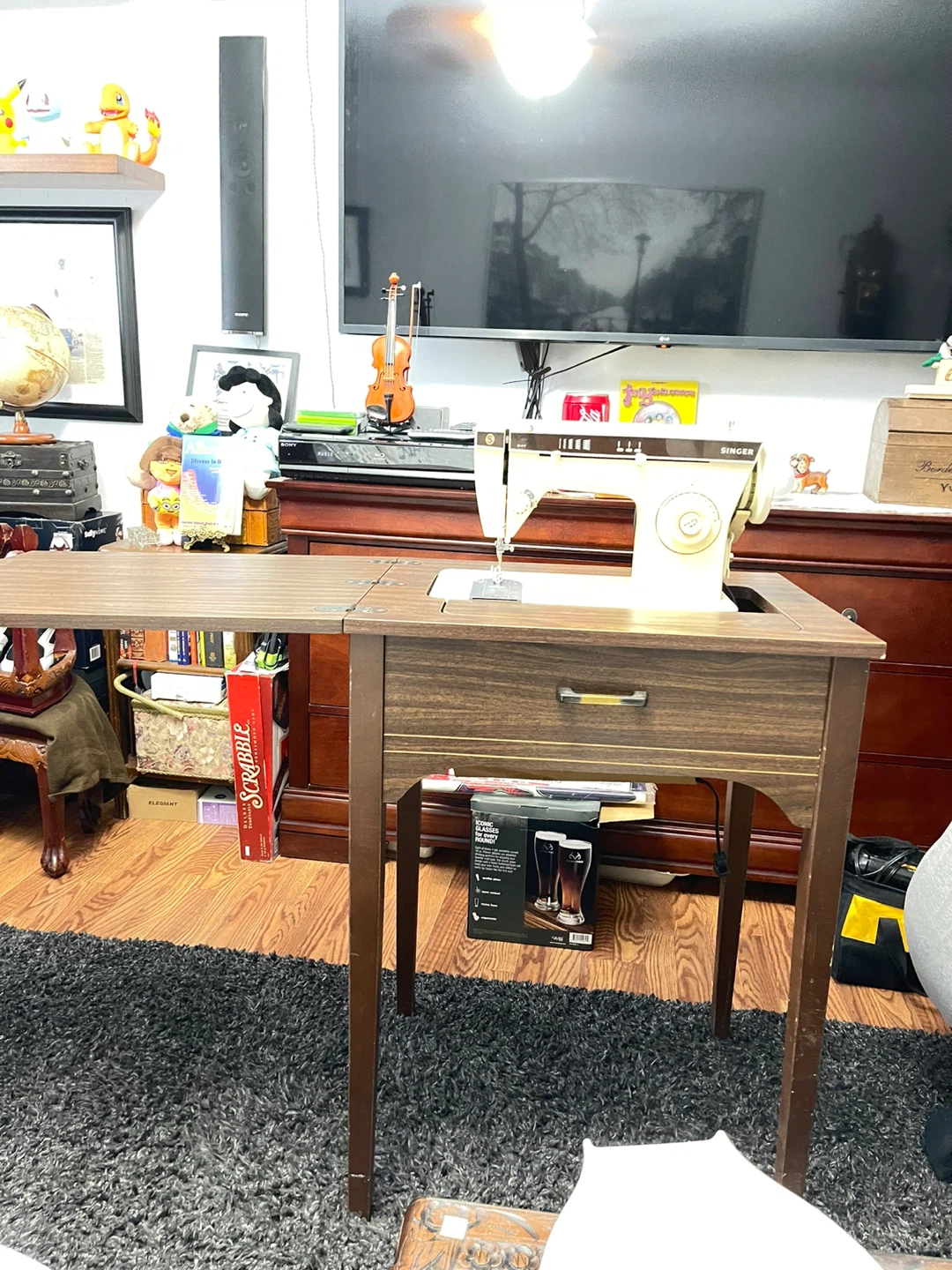 Singer Sewing Machine with Cabinet - photo 2