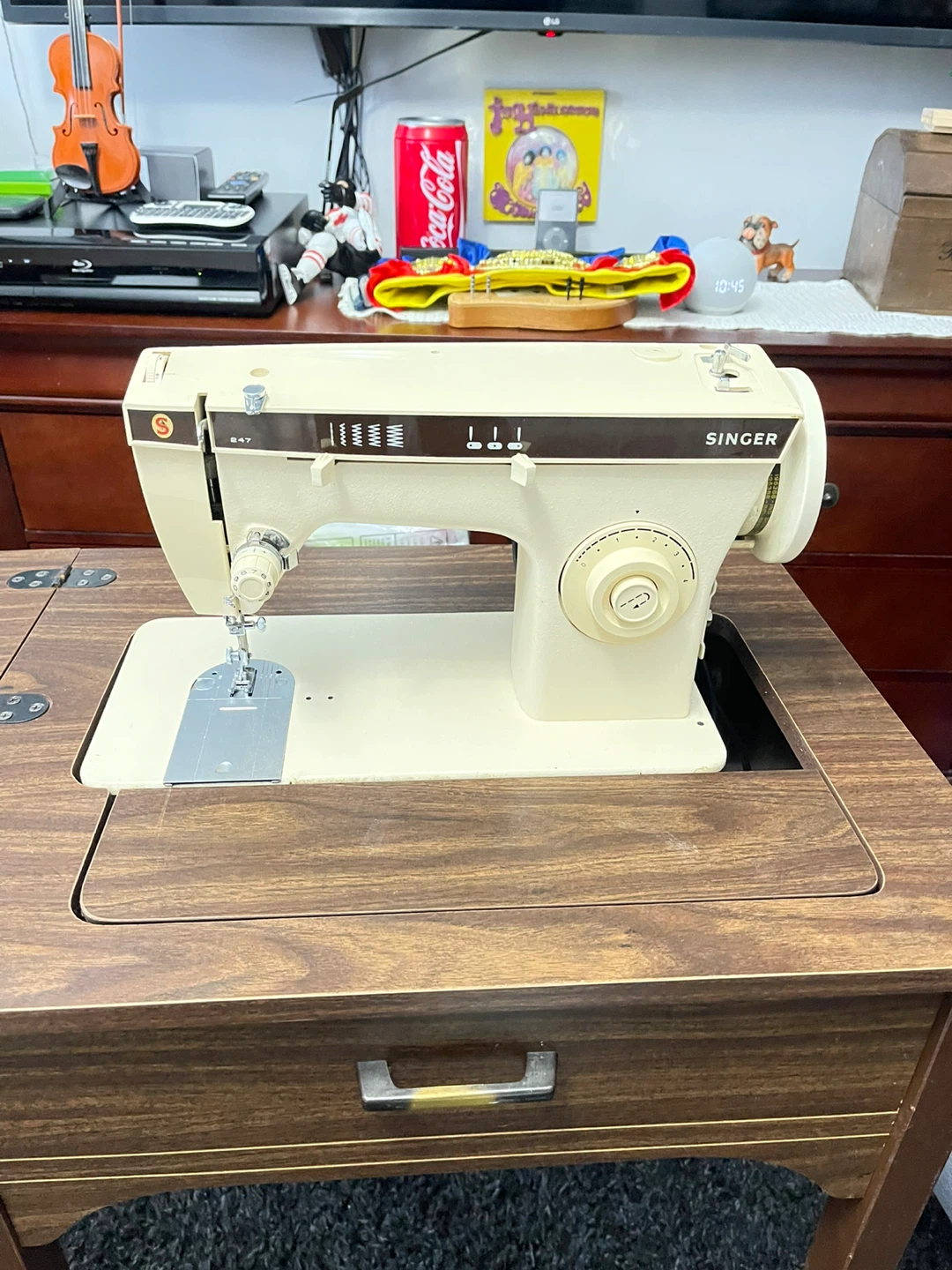 Singer Sewing Machine with Cabinet