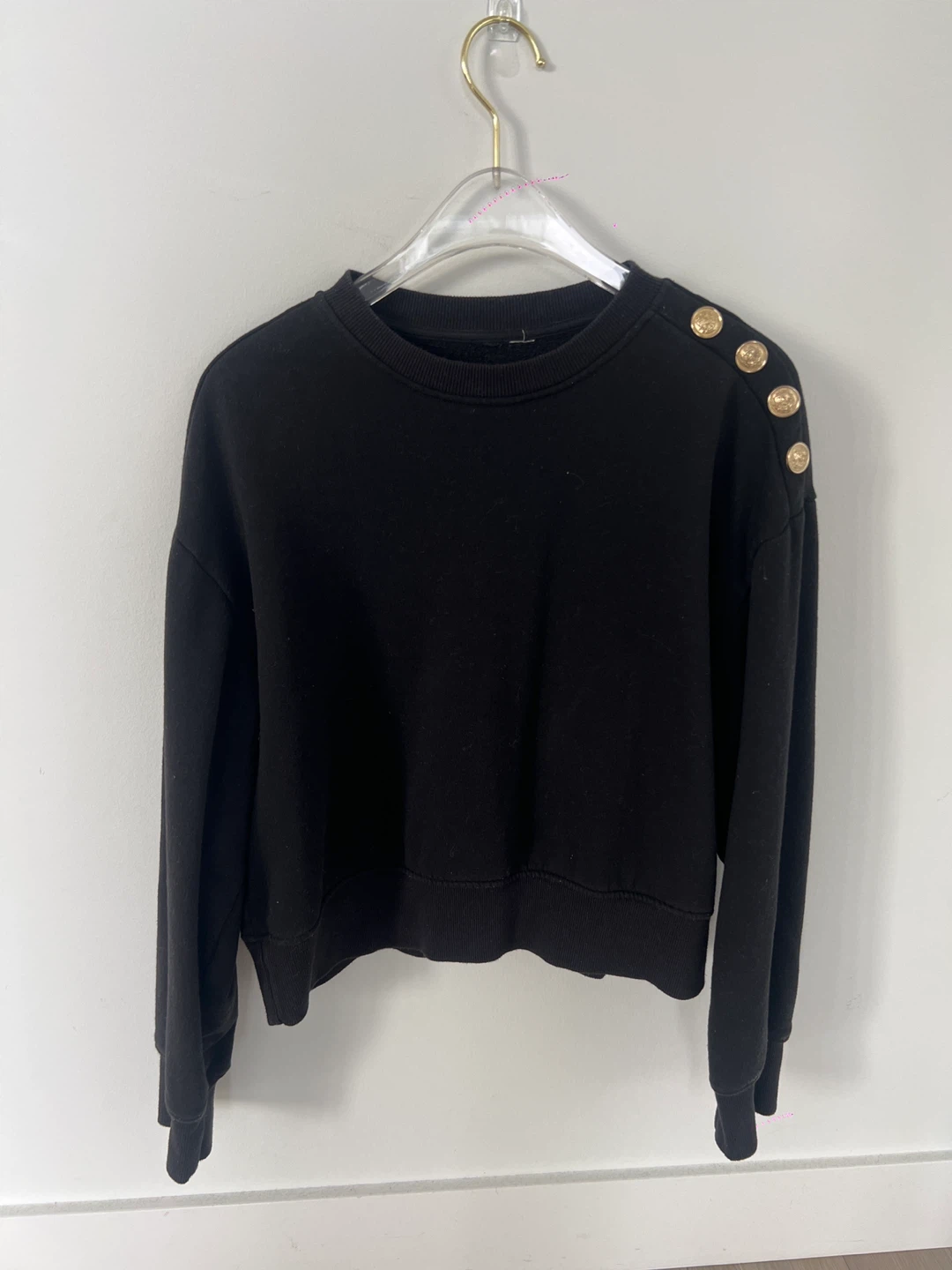 H&M black sweatshirt