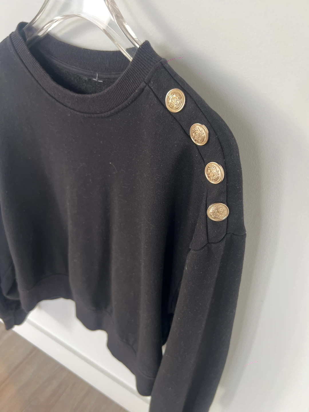 H&M black sweatshirt - photo 2