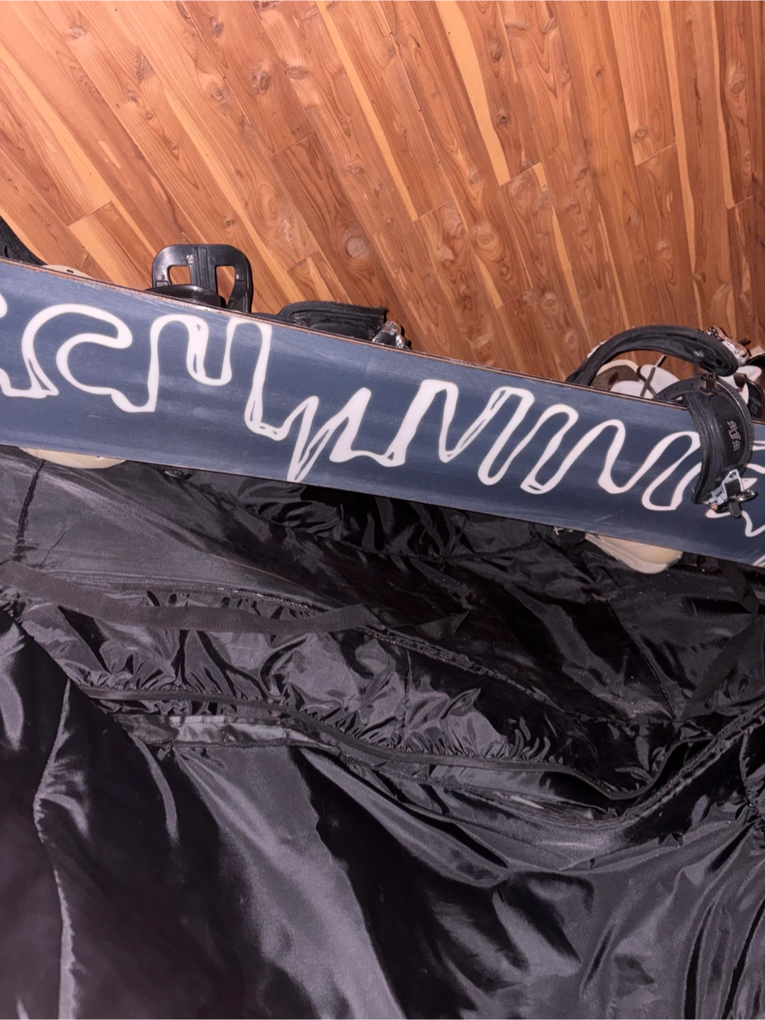 Tech n9ne snow board boots and helmet - photo 3