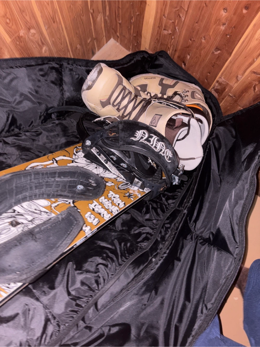 Tech n9ne snow board boots and helmet - photo 2