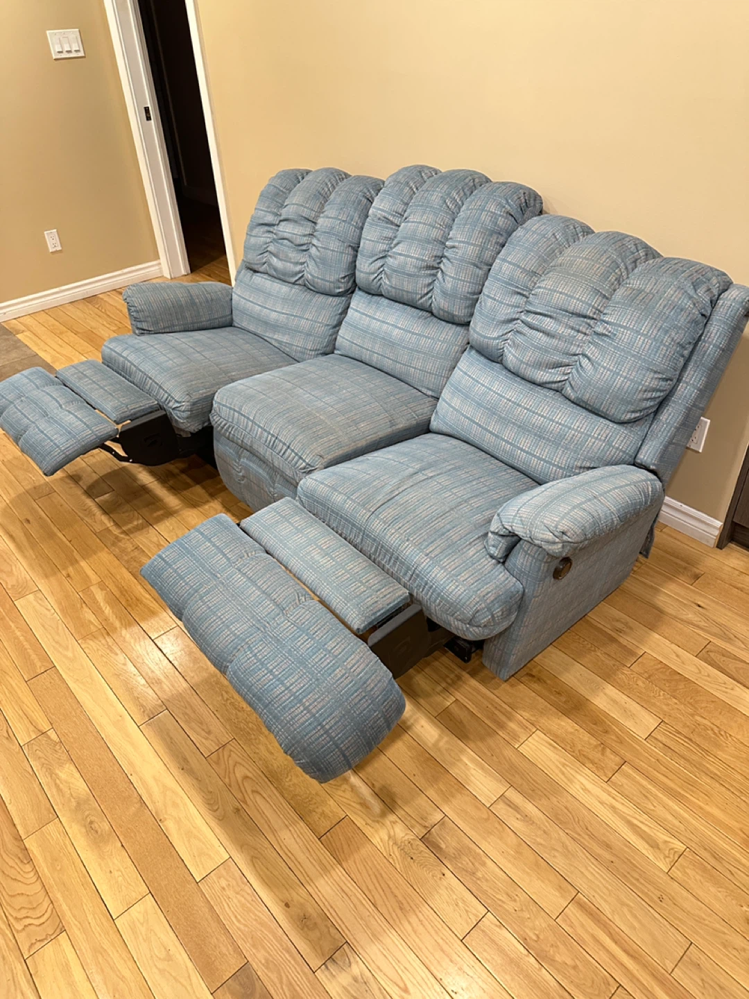 Beautiful Berkline Reclining Sofa Great Condition (CAN DELIVER) - photo 2