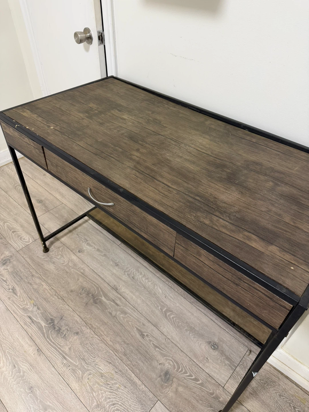 Wooden desk first come first serve - photo 2