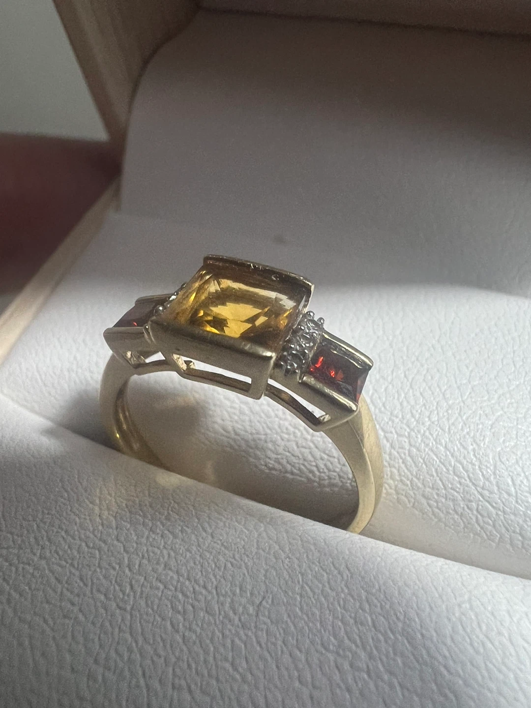 10 k Gold Ring with Citrines, garnets and diamonds
