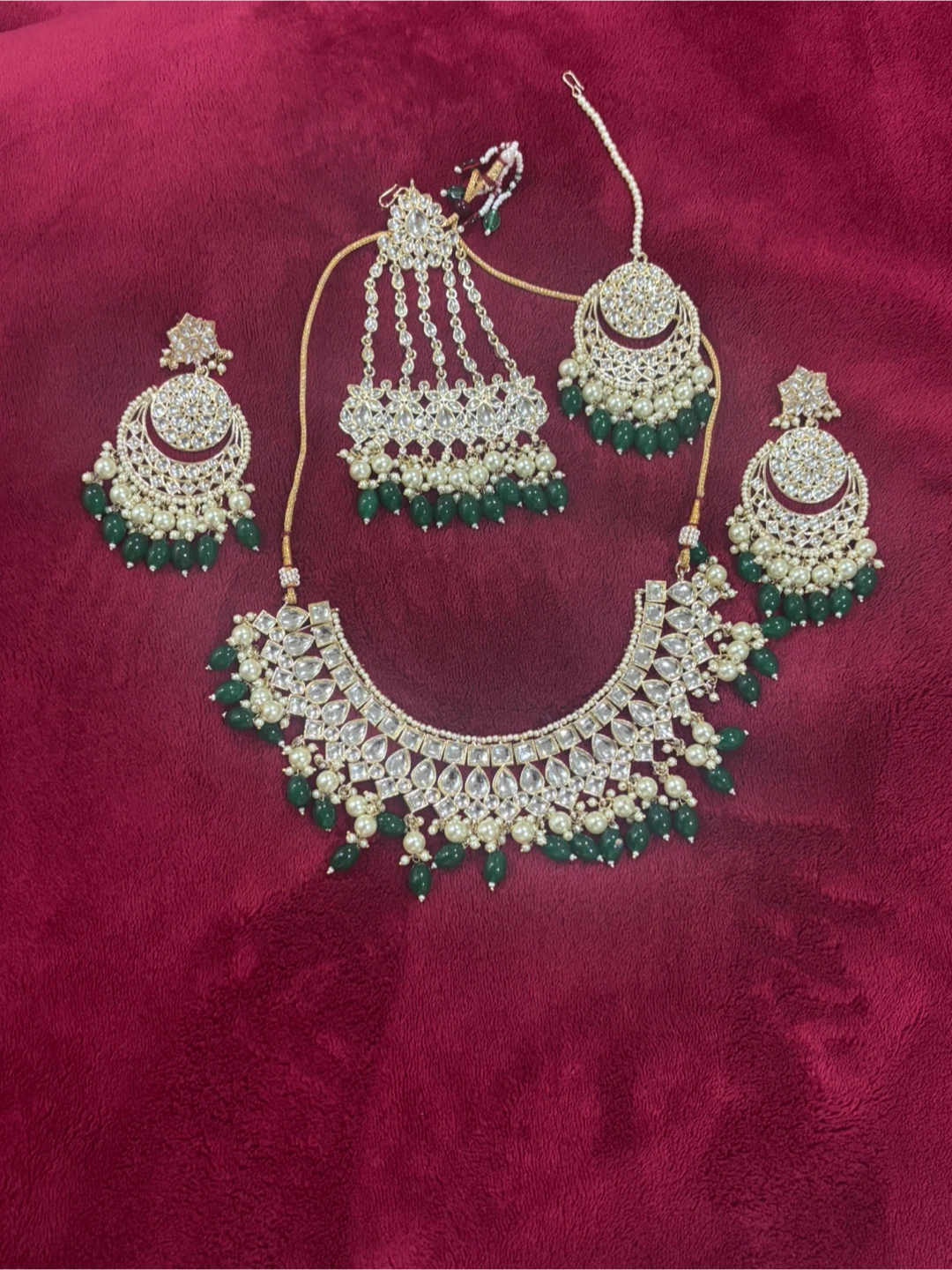 Jewellery set (earings , tikka )