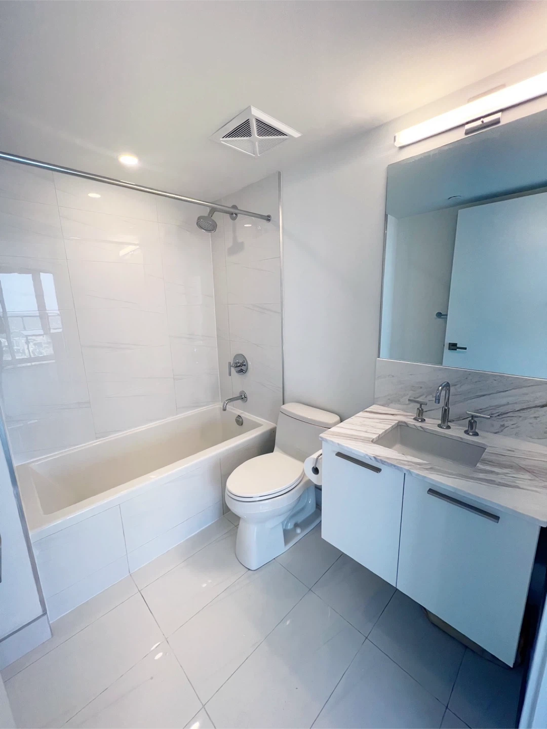 Yonge & Wellesely lower Penthhouse Room Rental - photo 4