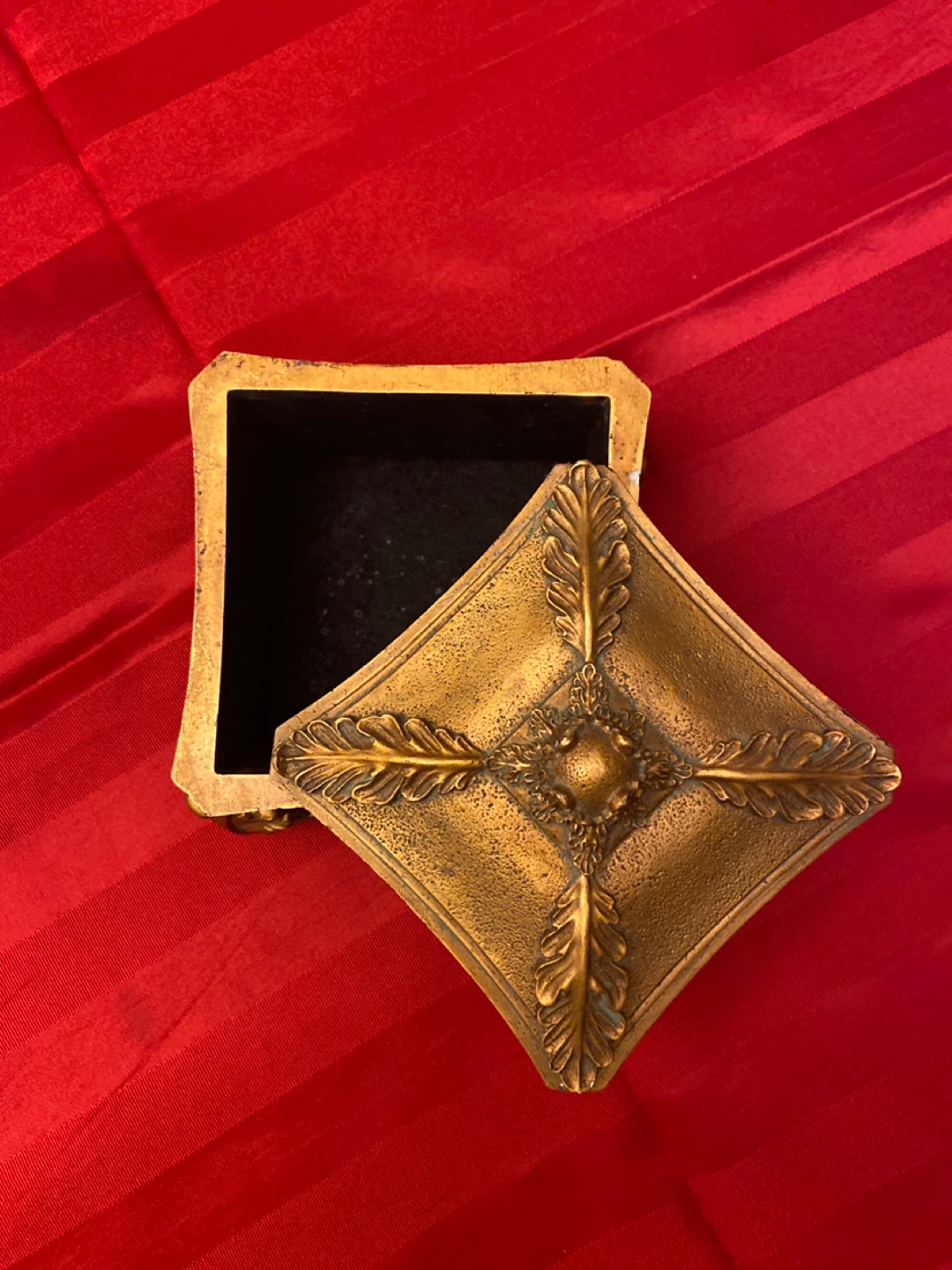 Ornate Gold Tone Trinket Box - photo 3
