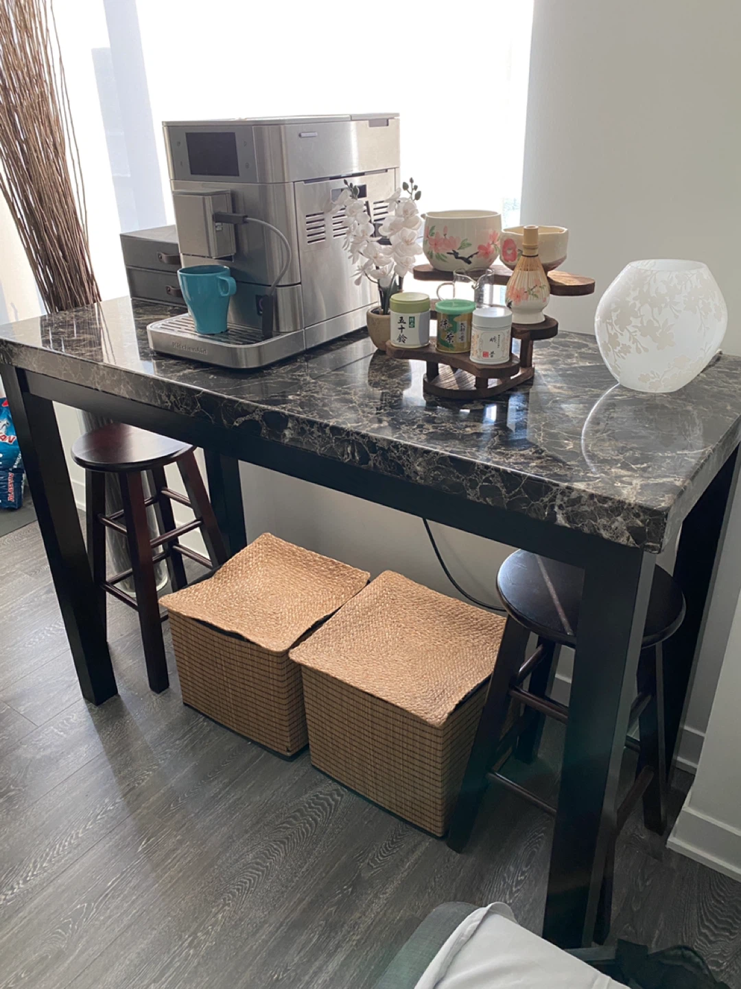 Marble top bar table with black legs - photo 2