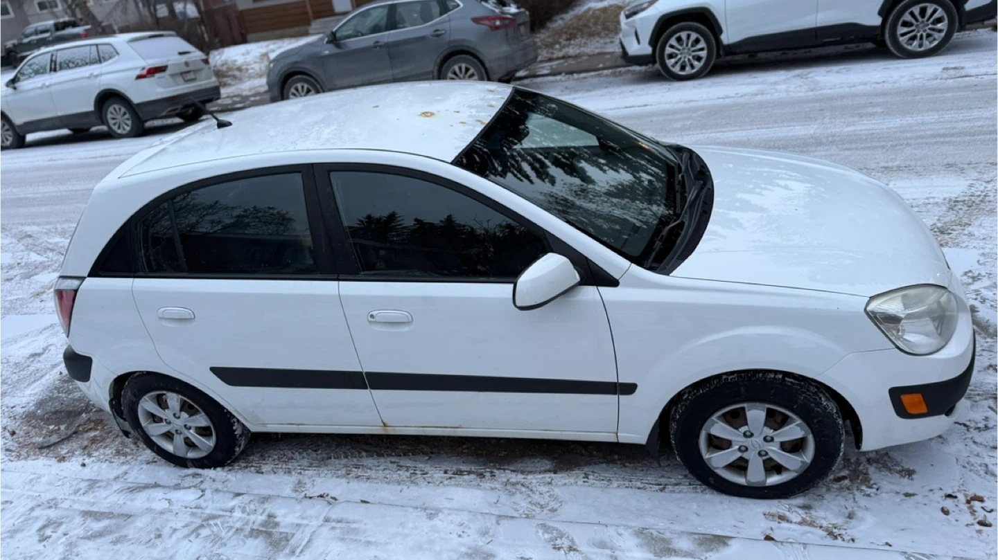 White Kia Rio Hatchback
