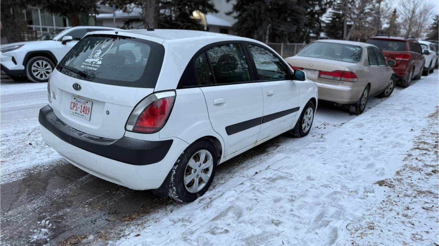 White Kia Rio Hatchback - photo 2