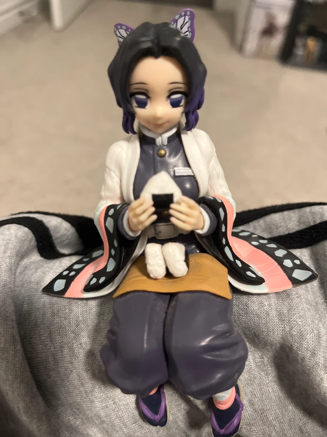Demon Slayer Shinobu Kocho Figure with Onigiri - photo 3