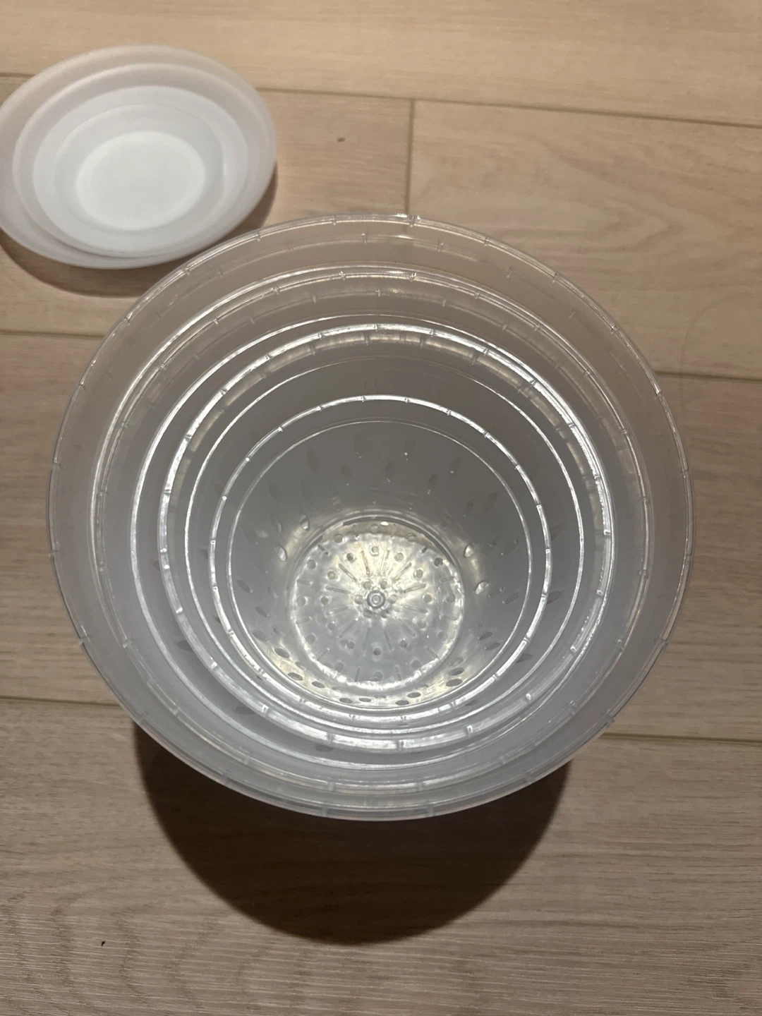 Set of clear plastic plant pots with saucers - photo 2