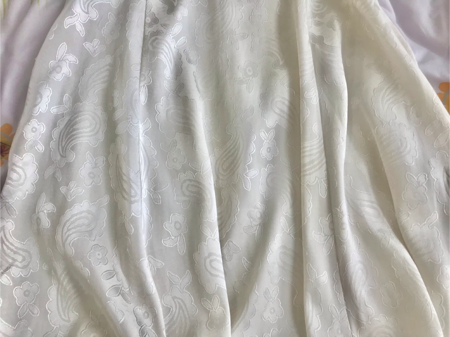 White patterned sleeveless dress with belt - photo 3