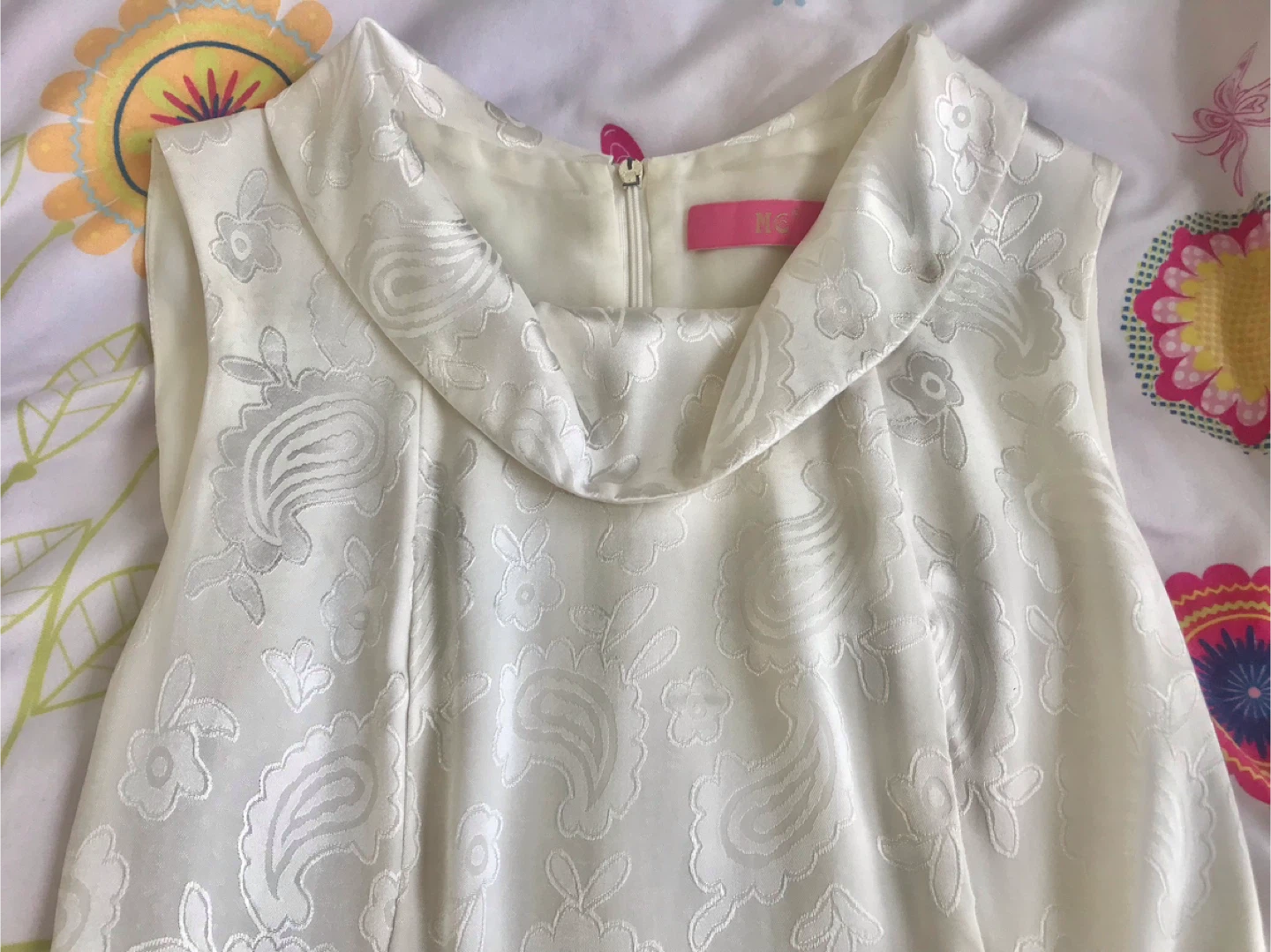 White patterned sleeveless dress with belt - photo 2