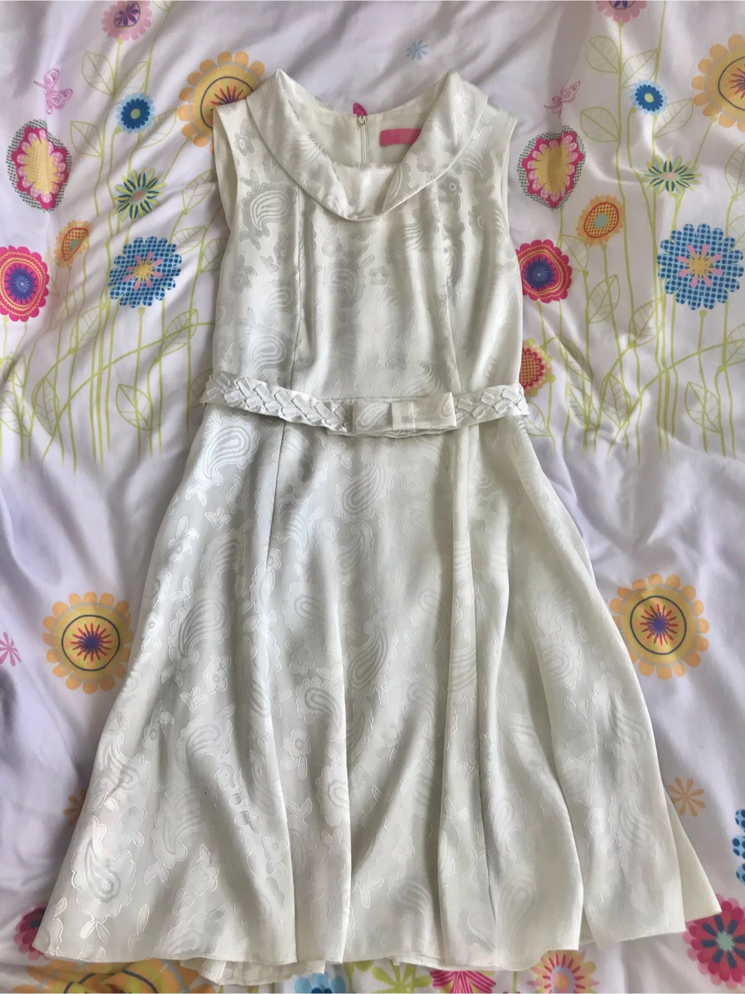 White patterned sleeveless dress with belt