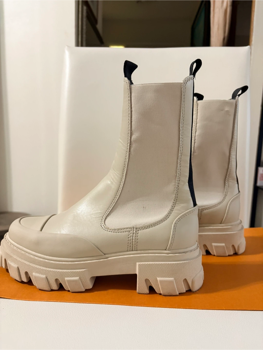 Ganni Women's Cream Leather Chelsea Boots Size 36 - photo 2