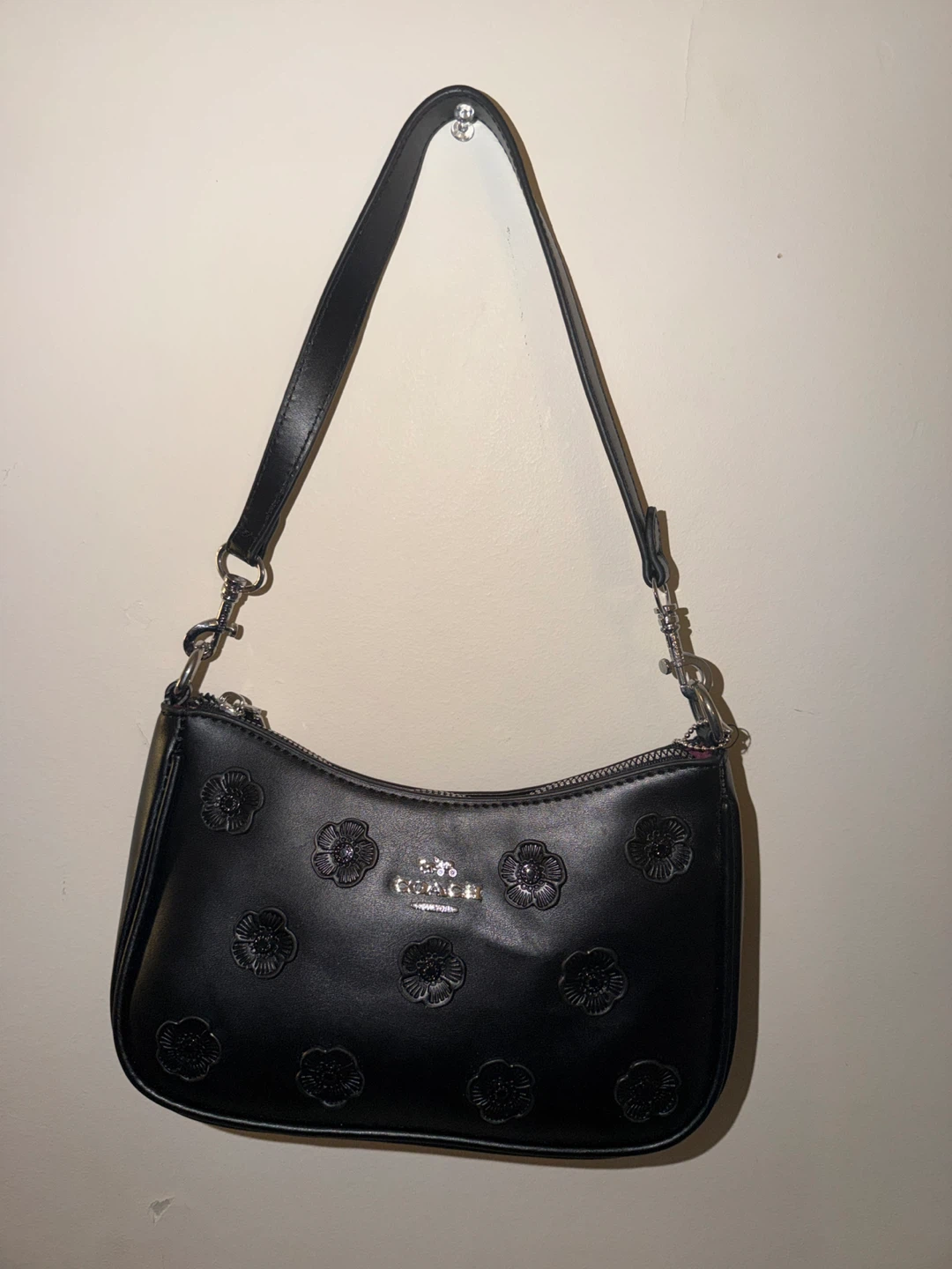 Coach Black Leather Floral Embossed Shoulder Bag - photo 4