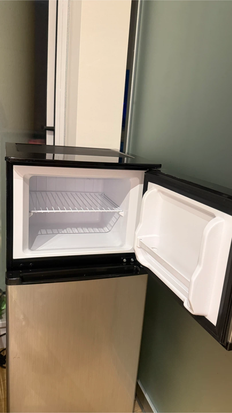 Magic Chef Mini Fridge - photo 3