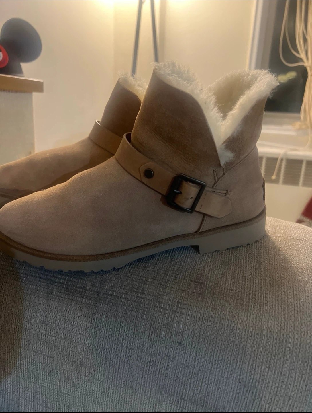 UGG Women's Brown Suede Sheepskin Lined Boots Size 8