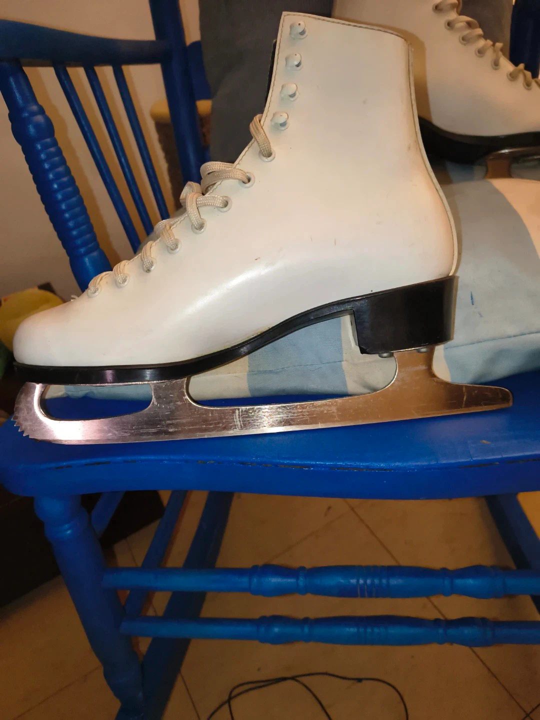 White Figure Skates - photo 3