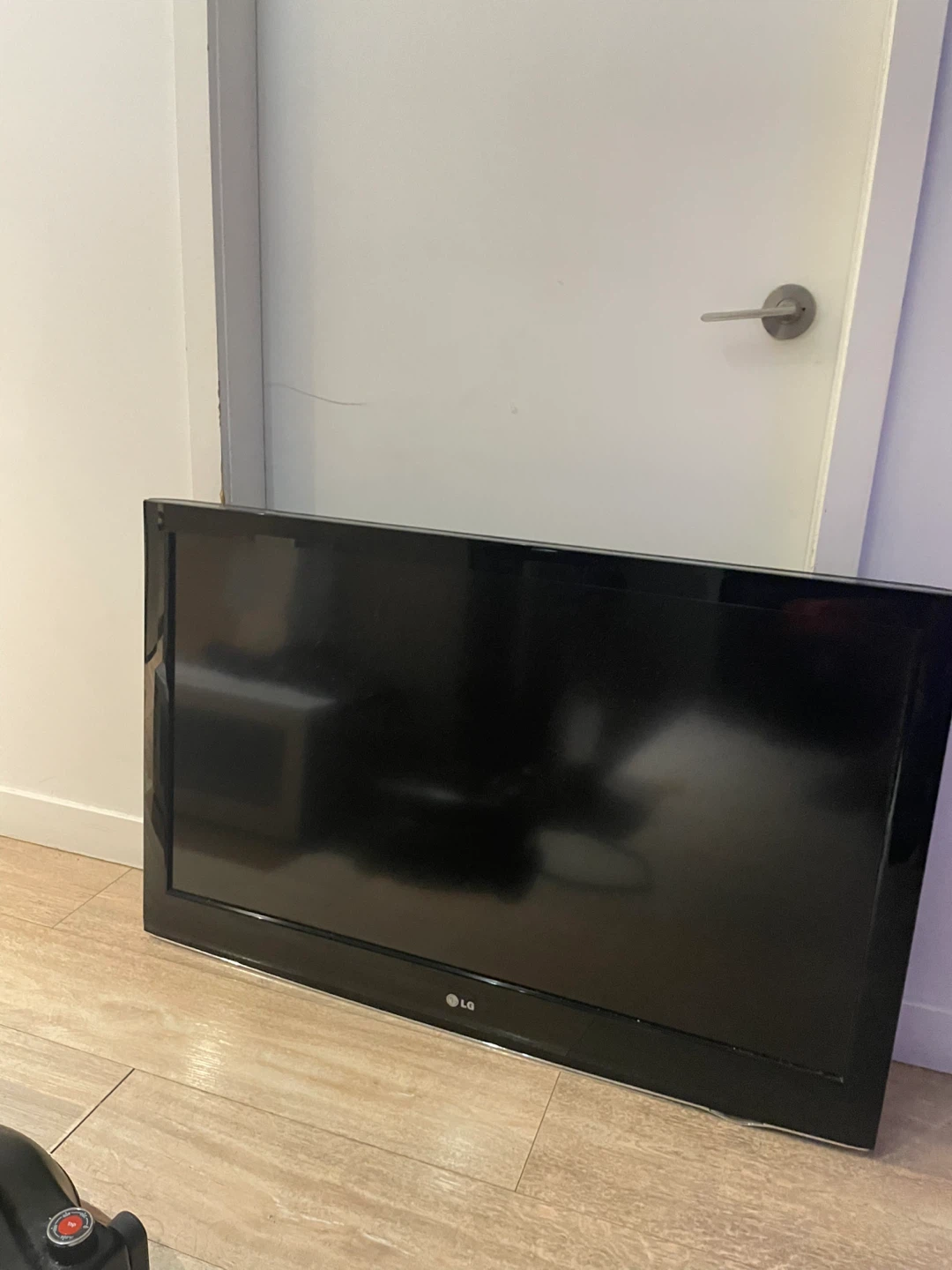 40 inch LG Black Flat Screen TV - photo 2