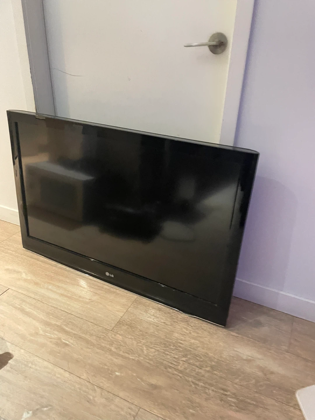40 inch LG Black Flat Screen TV - photo 3