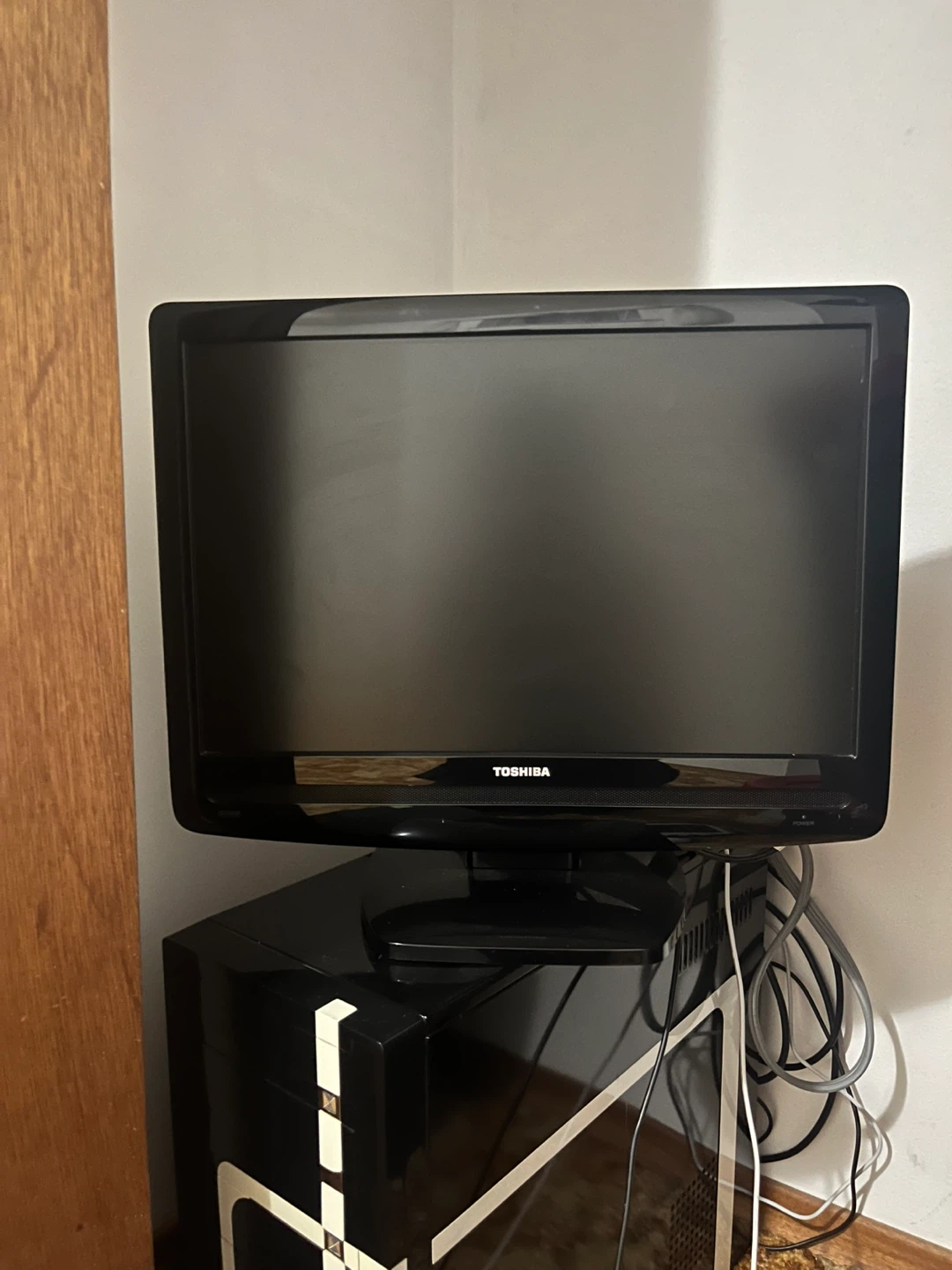 Toshiba Flat Screen Monitor with Logitech Mouse and Keyboard - photo 5