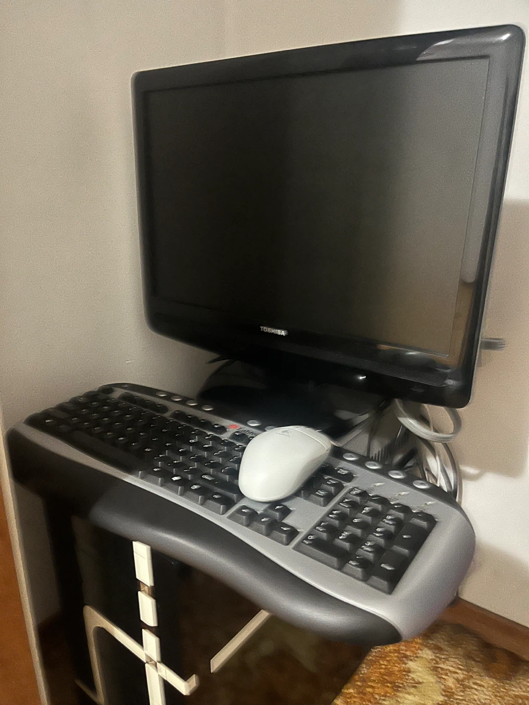 Toshiba Flat Screen Monitor with Logitech Mouse and Keyboard