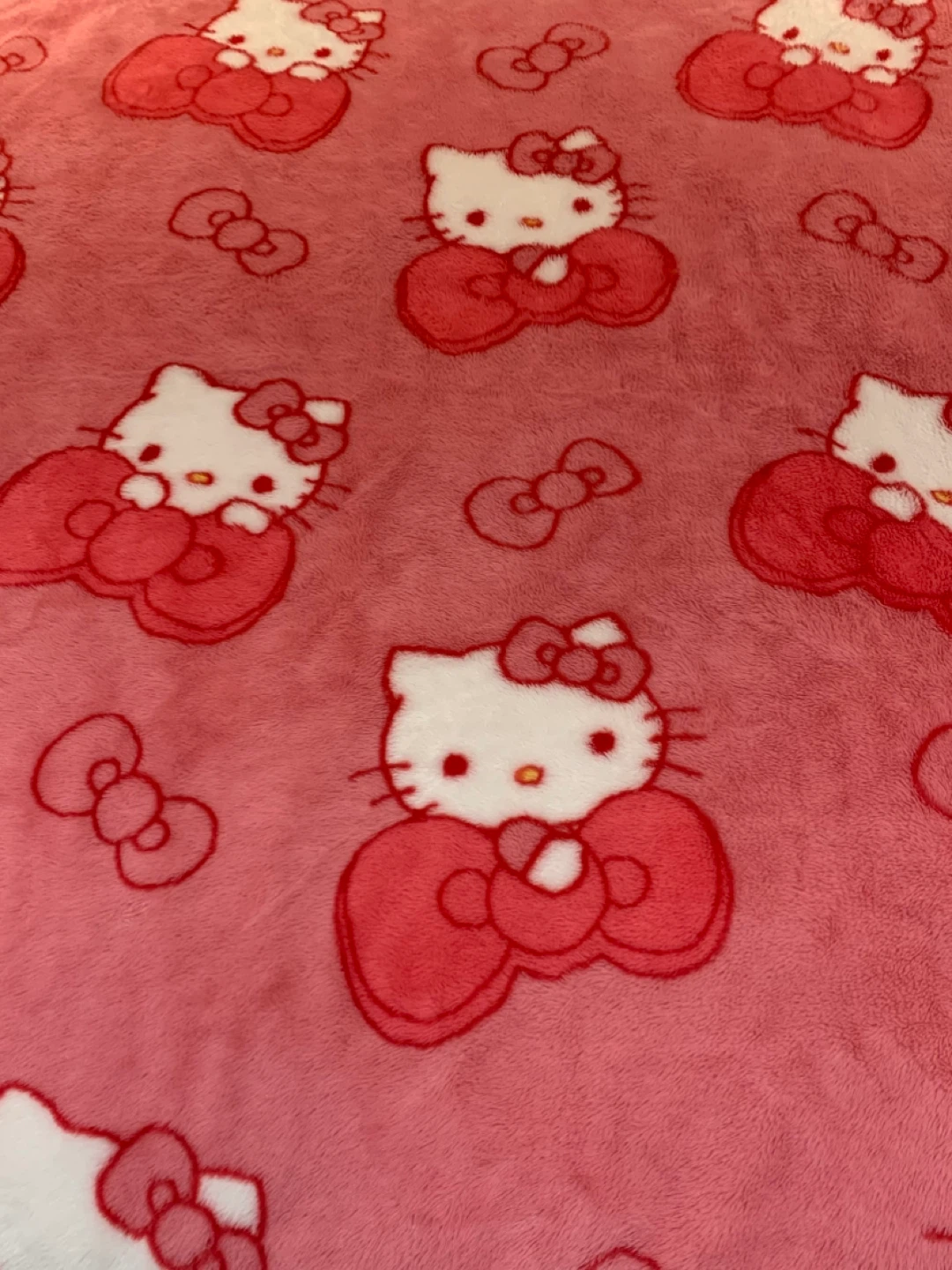 🎀🩷 Hello Kitty Faux Fur Pink Twin Throw Blanket 🩷🎀 - photo 3