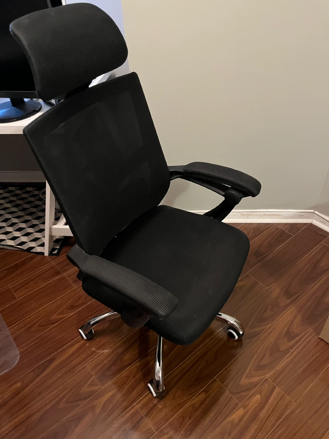 Black Mesh Office Chair with Headrest