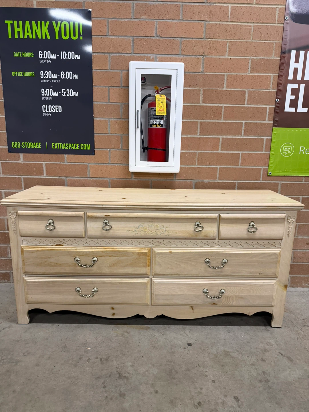 Light Wood 7-Drawer Dresser