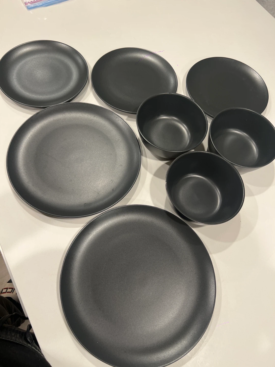 Set of 5 Black Plates and 3 Bowls - photo 3