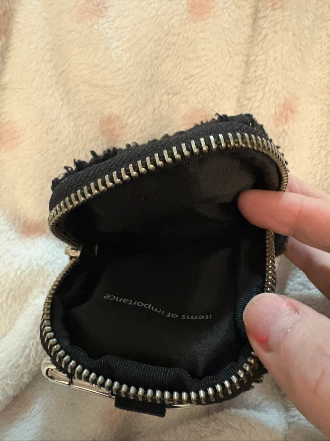 Lululemon Black Sherpa Pouch with Carabiner - photo 2