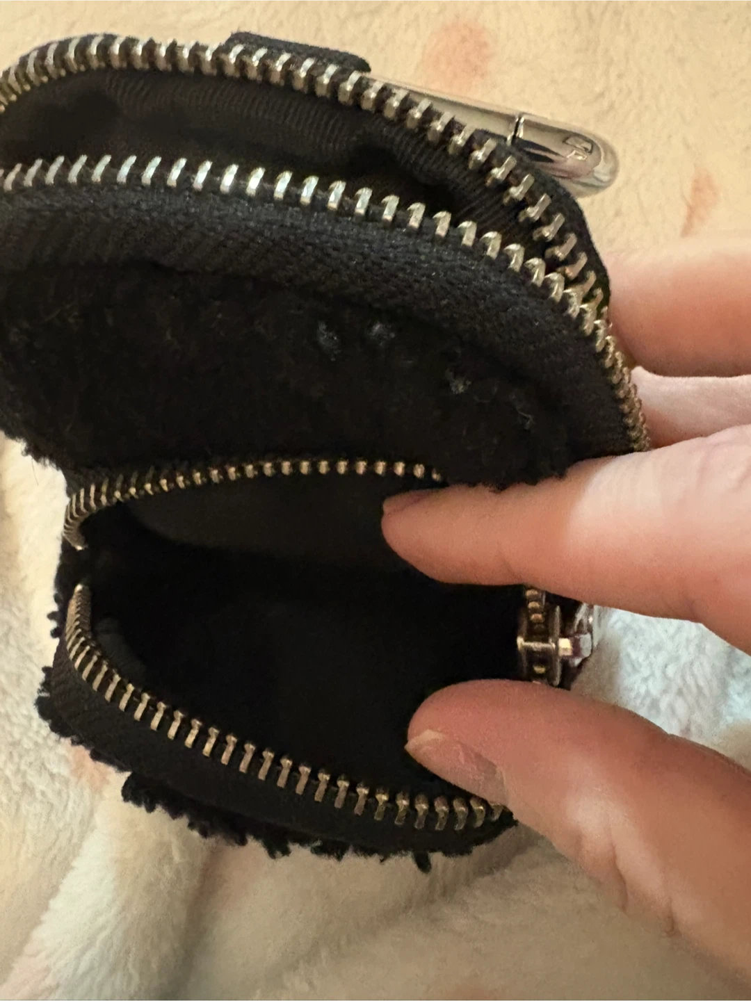 Lululemon Black Sherpa Pouch with Carabiner - photo 3