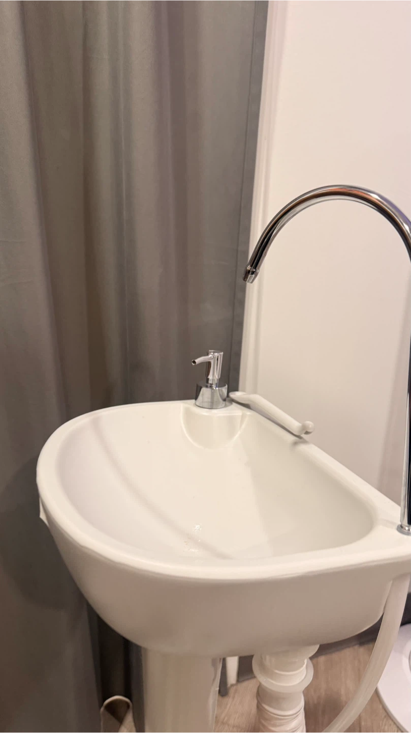 Portable Sink with Water Tank