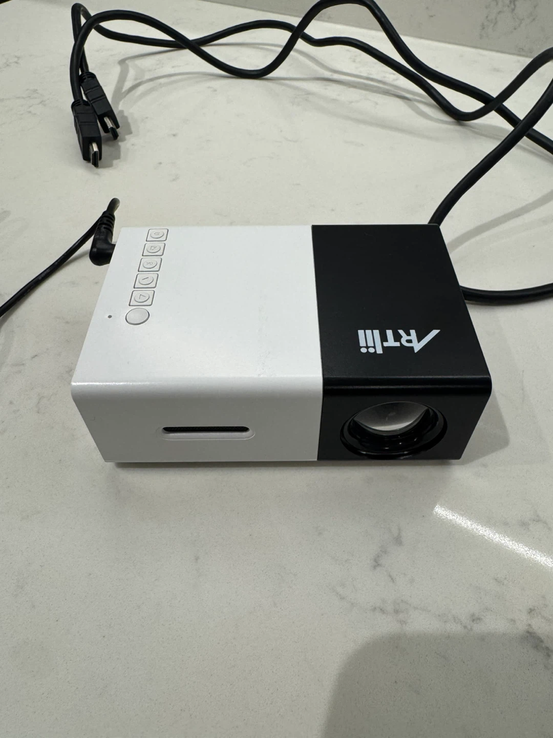 ARTlii YG300 Mini Projector