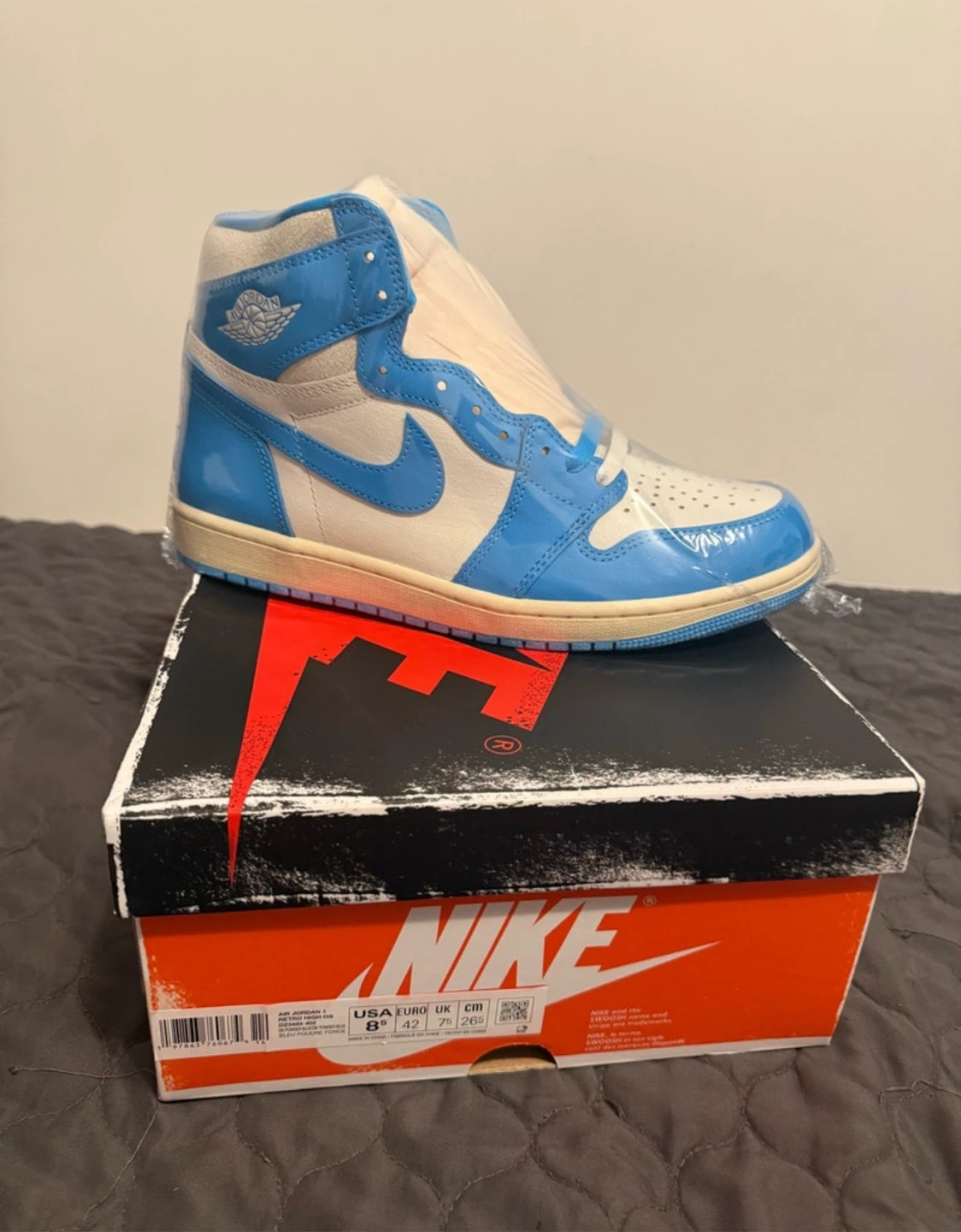 Air Jordan 1 High OG "University Blue" Size 8