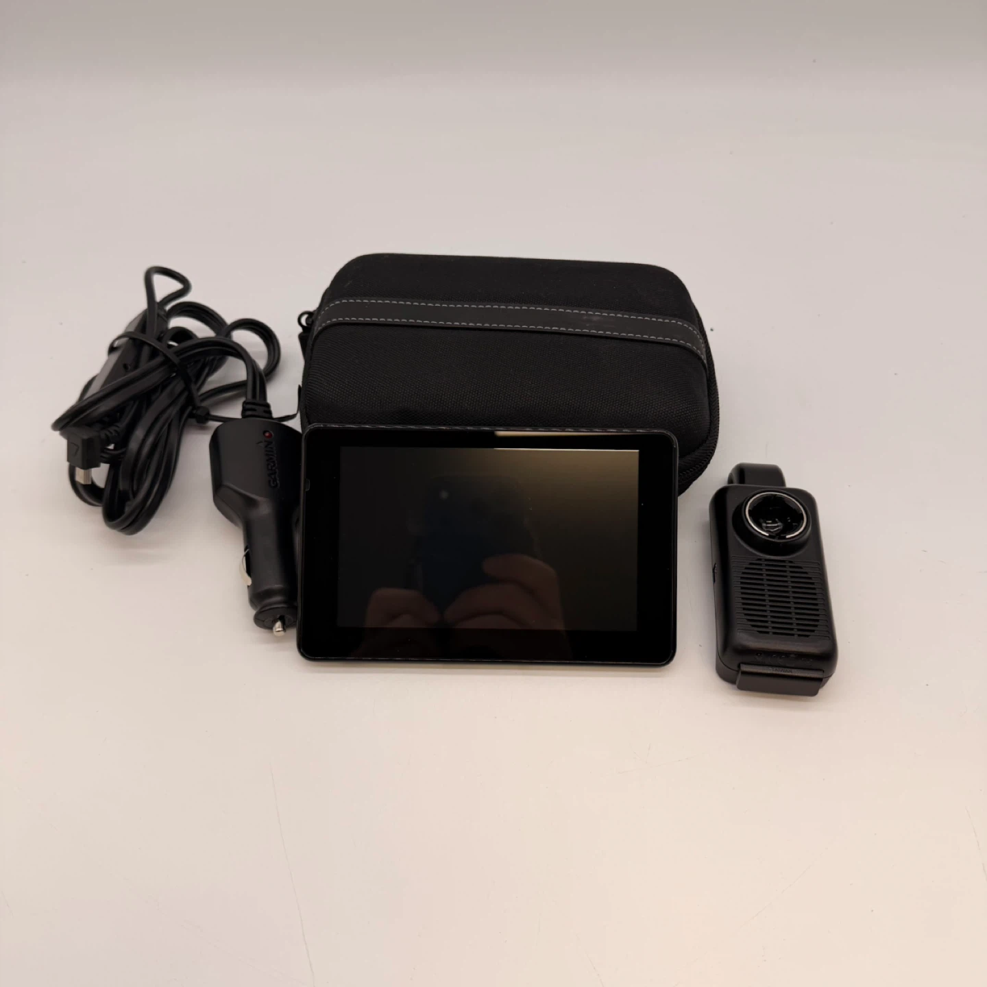 Garmin nüvi 3590LM GPS Navigation w Case & Car Charger