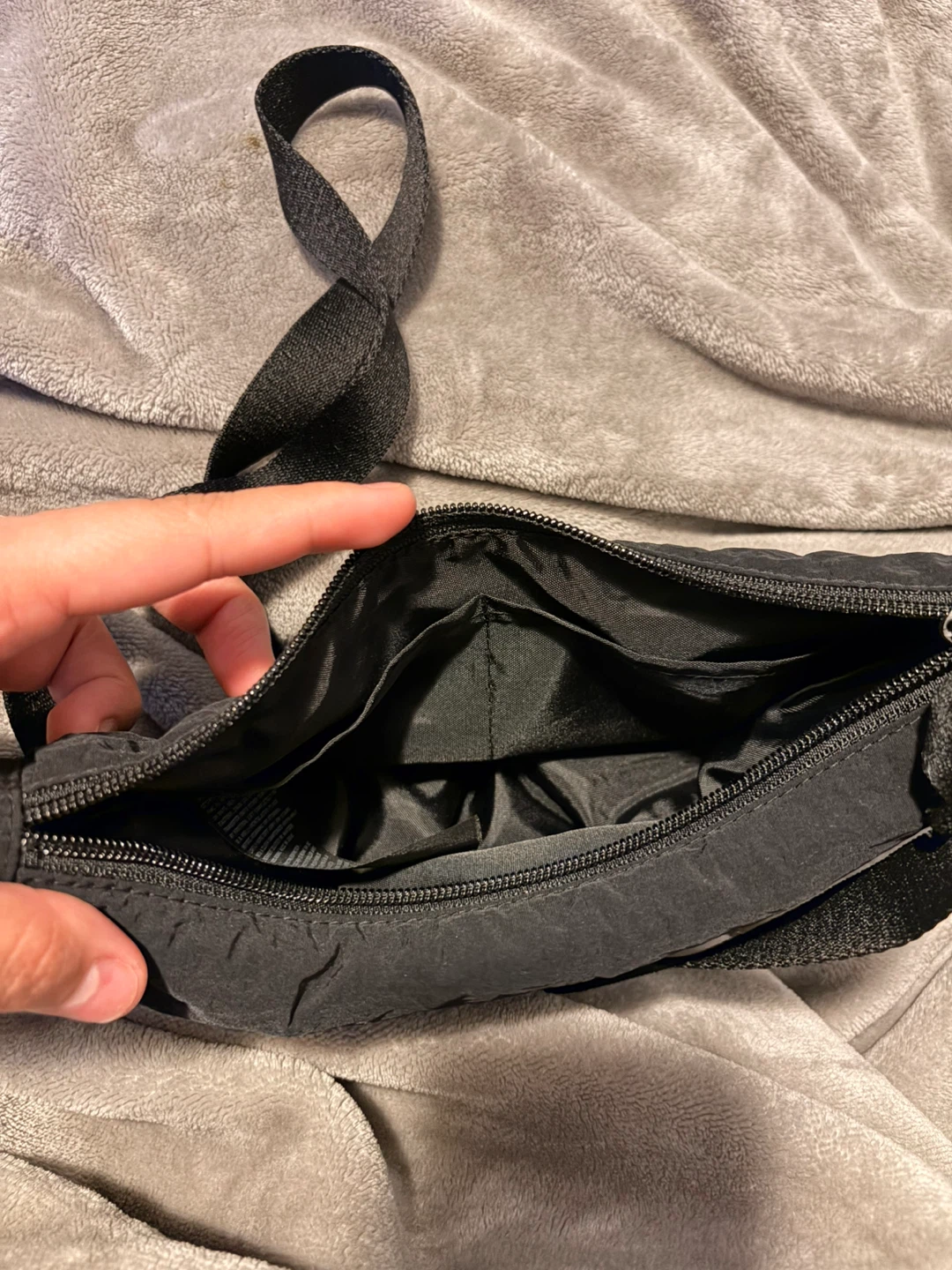 Uniqlo Black Nylon Belt Bag - photo 2