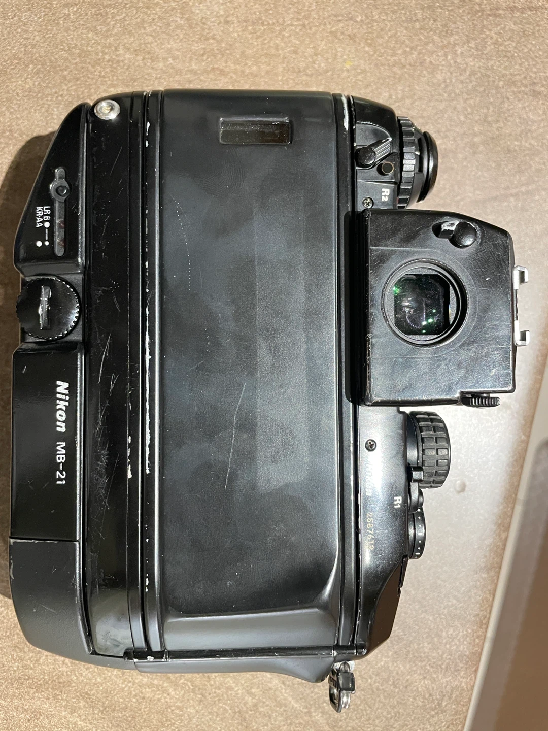 Nikon F4S 35mm Film Camera Body with MB-21 Battery Pack - photo 3