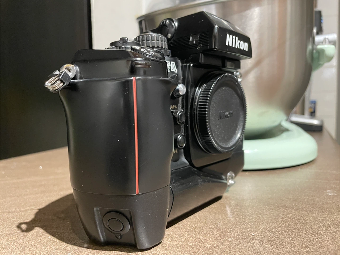 Nikon F4S 35mm Film Camera Body with MB-21 Battery Pack - photo 5