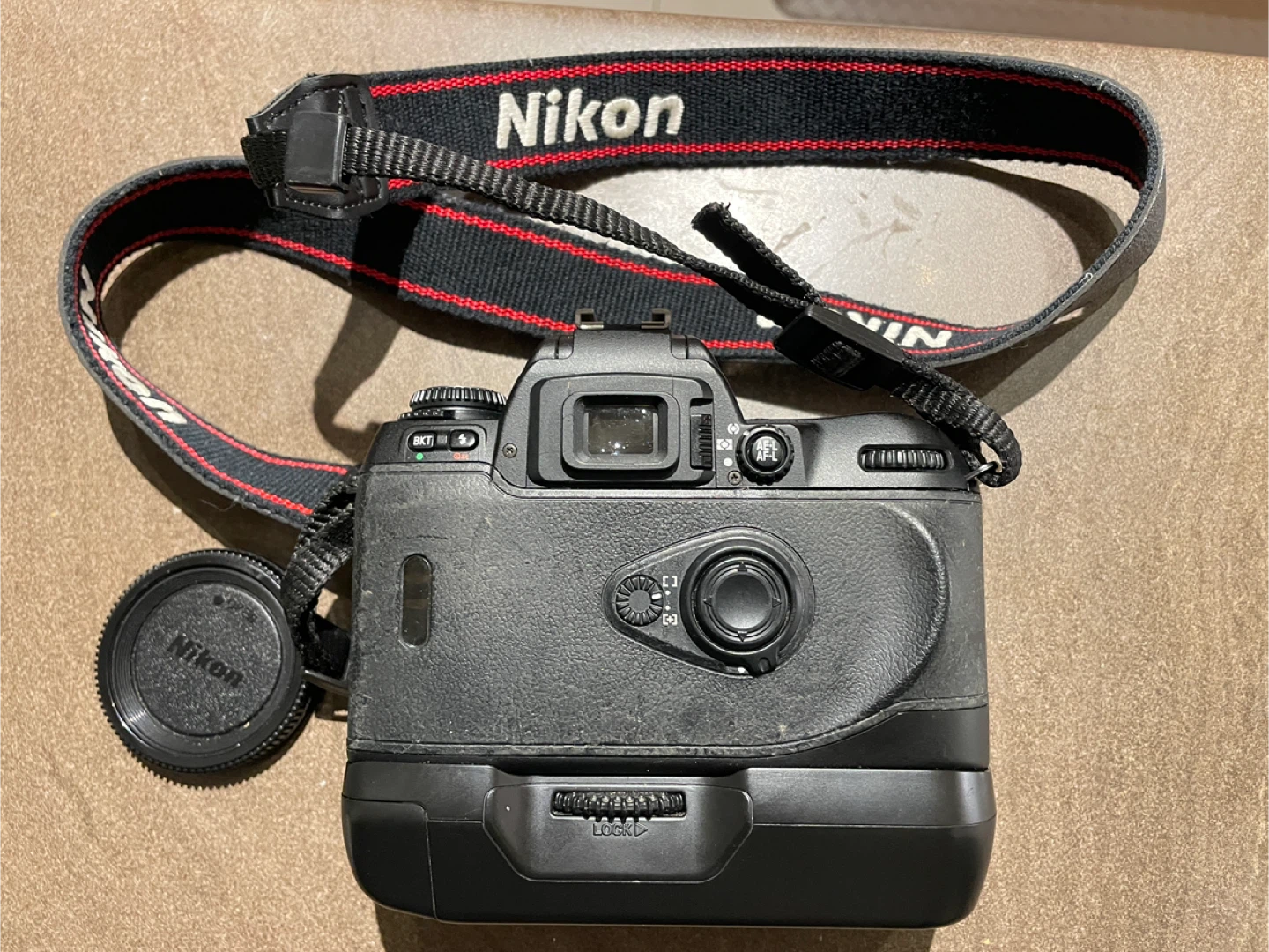 Nikon F80 / N80 35mm Film Camera Body+MB-17 grip - photo 4