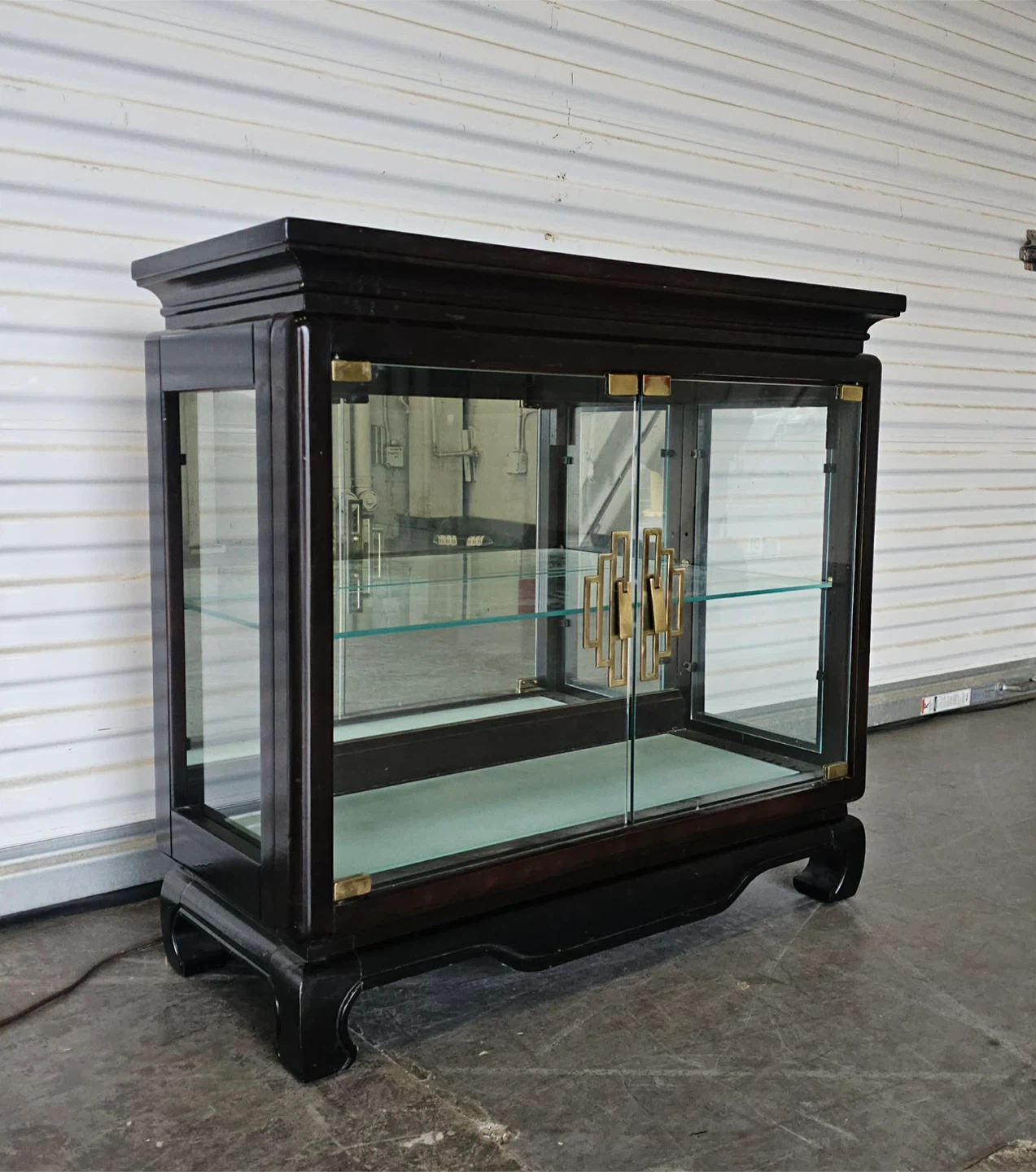 Beautiful Mahogany glass display cabinet with adj shelves - photo 2