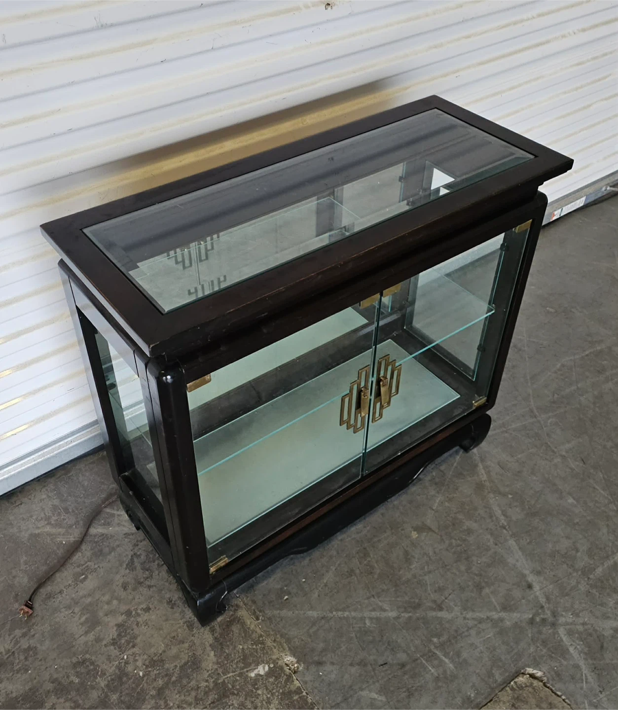 Beautiful Mahogany glass display cabinet with adj shelves - photo 3