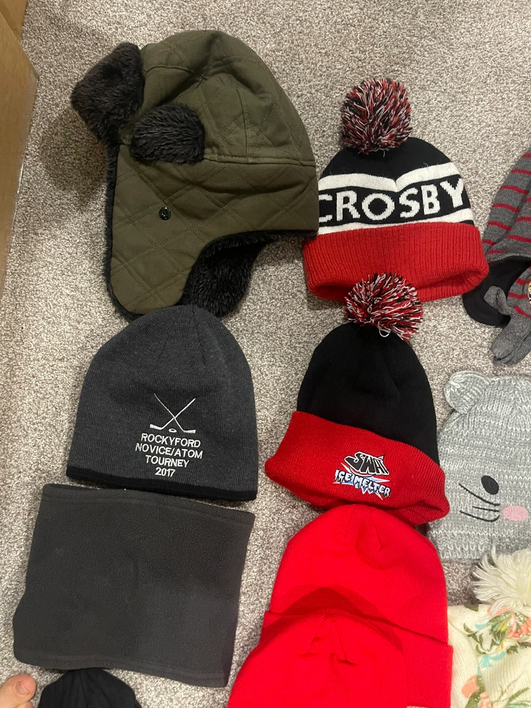Kids winter hats, scarves and gloves - photo 2