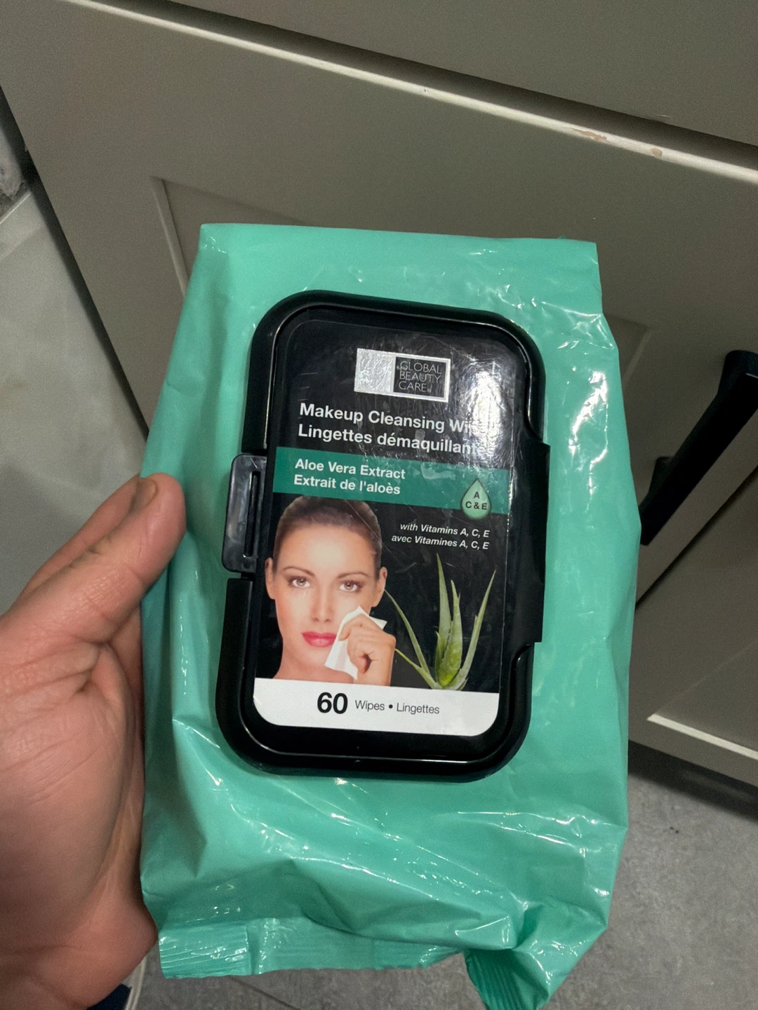 Global Beauty Care Makeup Cleansing Wipes with Aloe Vera (60 ct)
