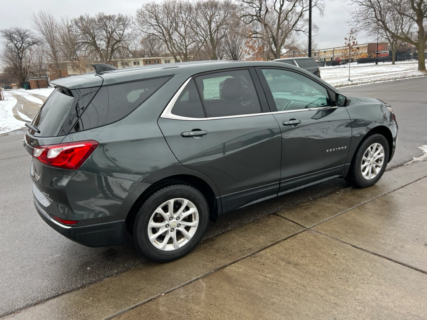 Used Dark Gray Chevrolet Equinox SUV 2019 - photo 3