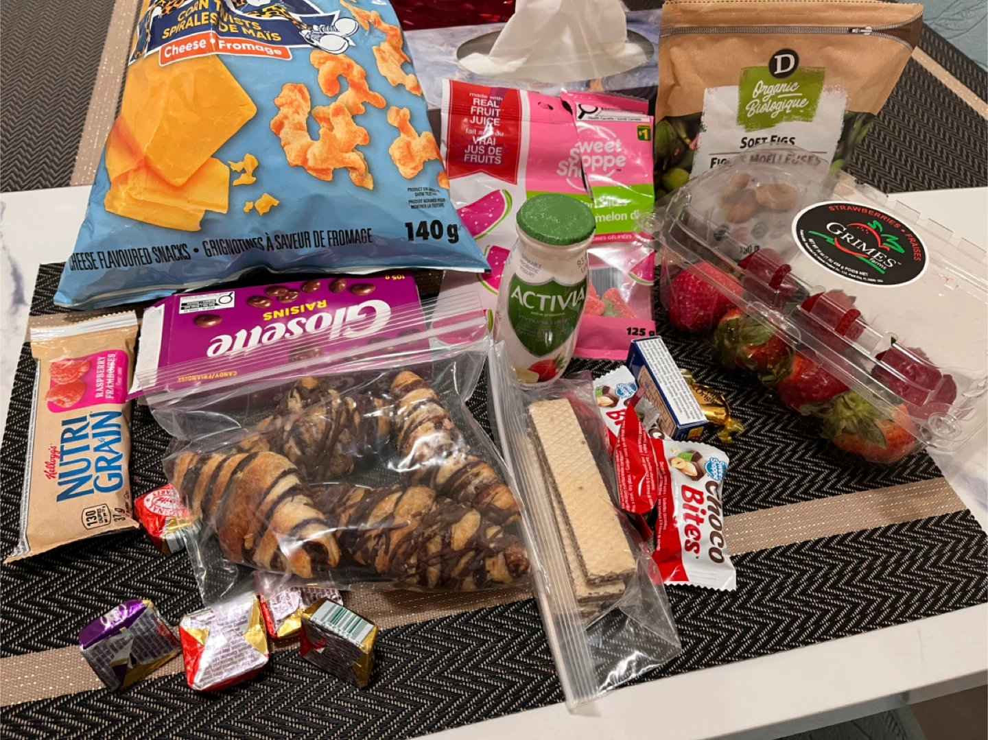 FREE SNACKS AND STRAWBERRY