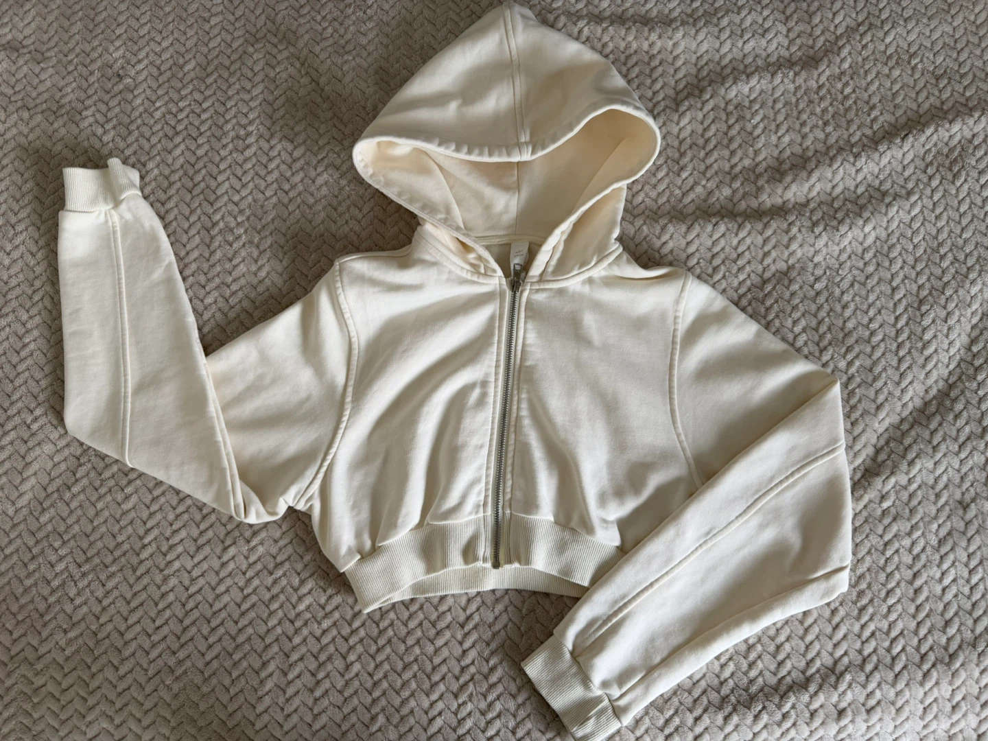 Alo Yoga Cropped Zip-Up Hoodie - Ivory